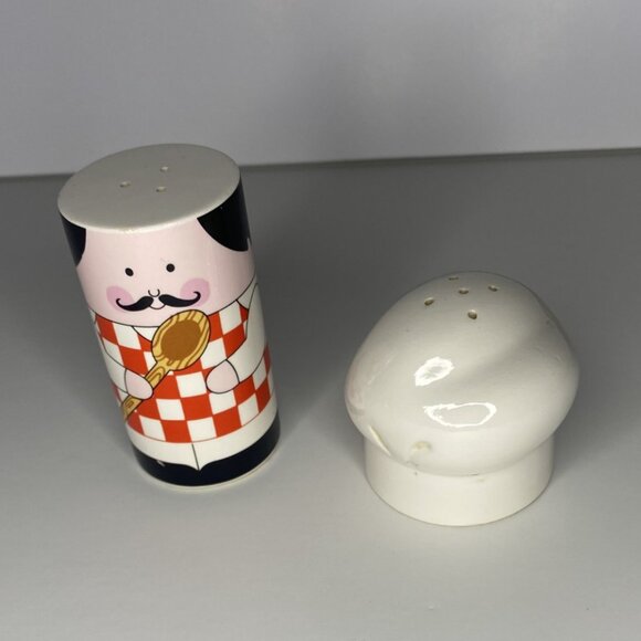 Italian Chef in Apron Salt & Pepper Shaker, Vintage - Picture 8 of 10